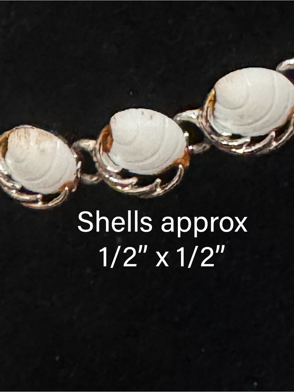 White Shell Necklace, Silver-tone Chain
Vintage - Picture 4 of 6